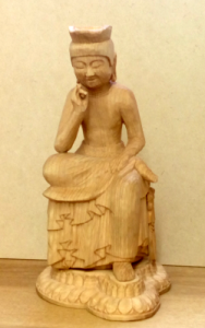 弥勒菩薩半跏像(高さ18cm)