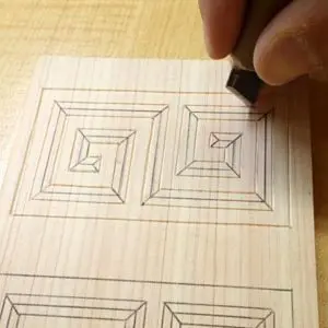 雷紋の縁に切込みを入れる