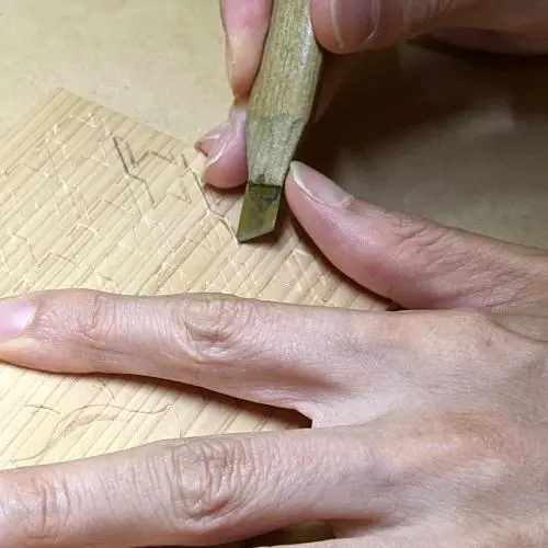 千鳥格子_斜面を彫る