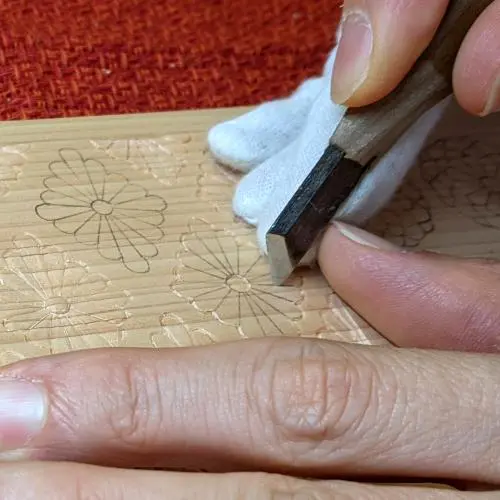 菊菱_中央にいくほど切り込み深く