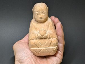 片手サイズの仏像